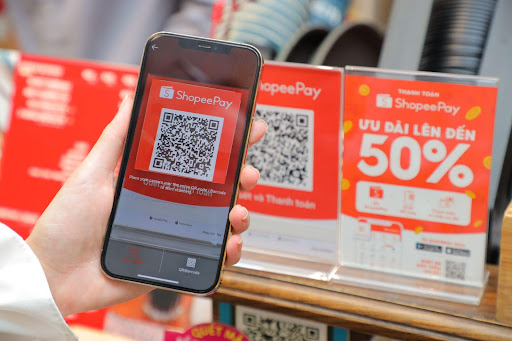 Lên đồ công sở chuẩn sang xịn cho chàng với loạt thương hiệu lớn đi kèm ưu đãi Shopee Scan & Pay