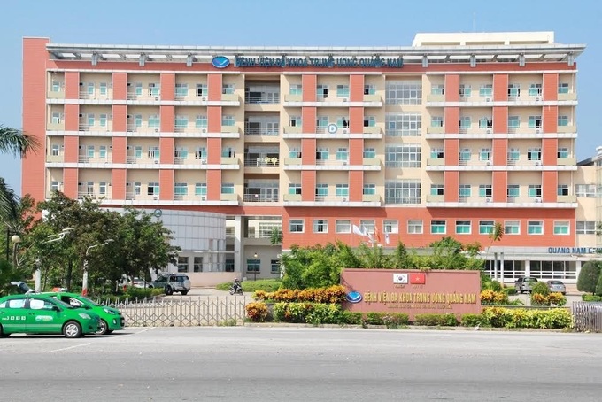 Bóc khối u xơ kích thước khủng ở sản phụ mang thai 37 tuần