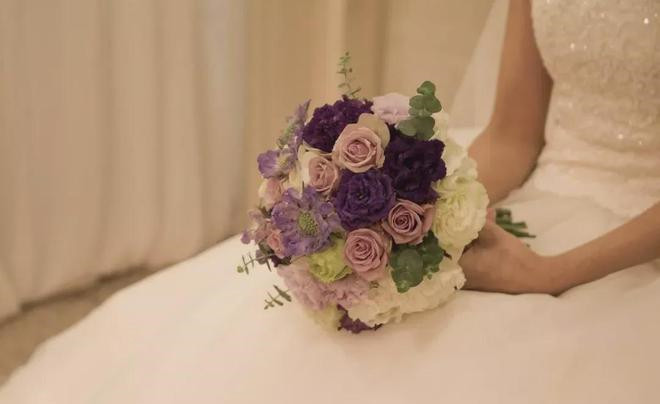 Hãnh diện vì nhà giàu, đêm tân hôn mẹ chồng đưa ra thứ khiến tôi xấu hổ