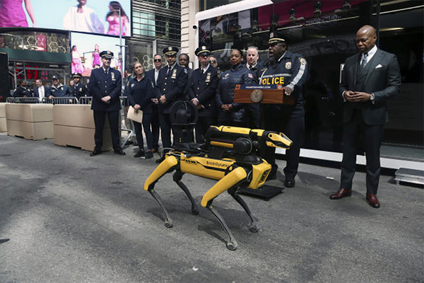 Chó robot trợ giúp cảnh sát New York làm nhiệm vụ