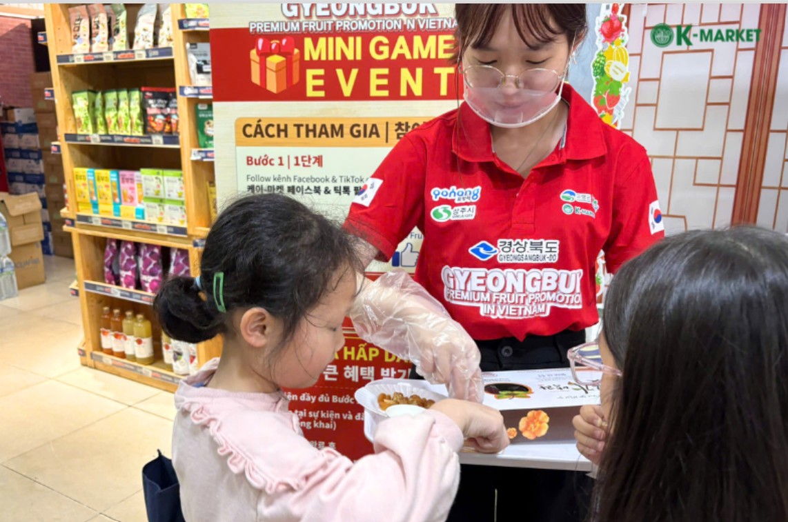 NGƯỜI TIÊU DÙNG VIỆT NAM HÀO HỨNG TRẢI NGHIỆM TRÁI CÂY GYEONGBUK TẠI K-MARKET